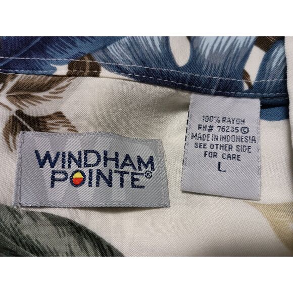 WINDHAM POINTE, Blue Flower Pattern, Men Short Sleeve Button-Down Shirt, Size L - Picture 4 of 4